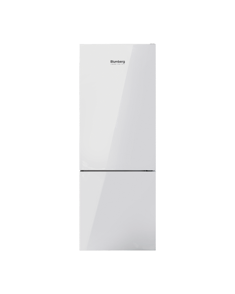 Холодильник с открытыми дверями и видимыми внутренними отделениями